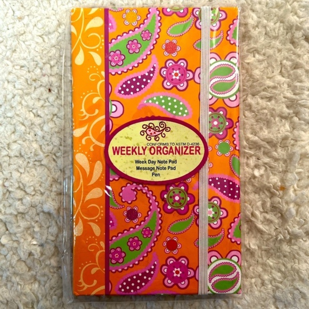 ☀️2/$14☀️ Paisley Weekly Organizer with Daily Notepad, Pen + Blank Notepad
